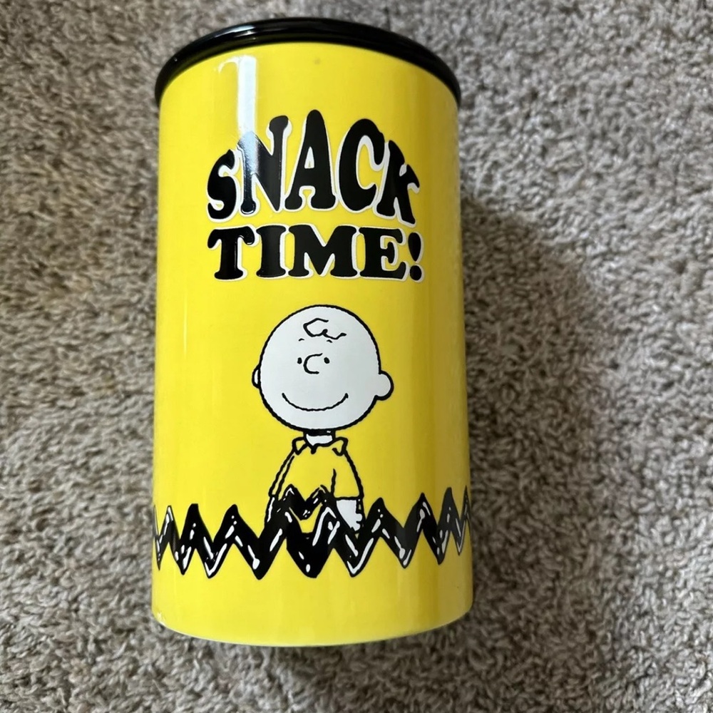 SNOOPY PEANUTS CHARLIE BROWN CERAMIC Treat JAR Treat Canister 2021 Yellow Black